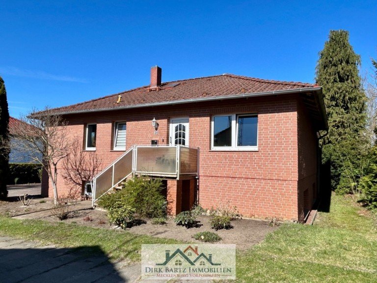 Hausansicht Uckerm�nde Einfamilienhaus Einfamilienhaus mit viel Potenzial in ruhiger Lage am Stadtrand!!