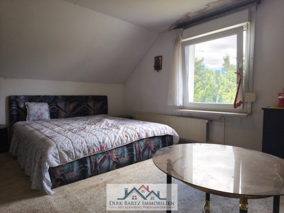 Schlafzimmer 2 DG Einfamilienhaus Dargun