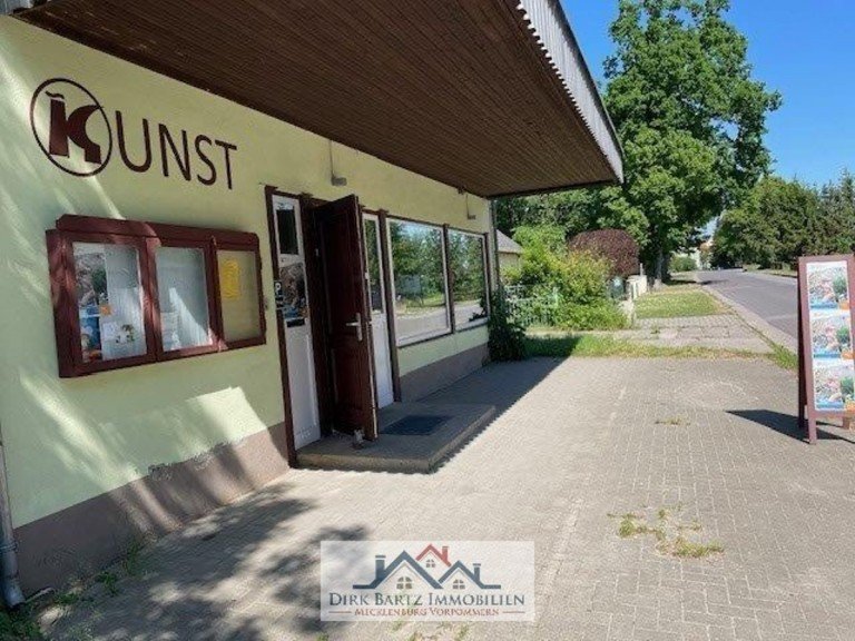 79eeaec8-bca7-44c1-ad04-be668890e839 Hohenmocker Einfamilienhaus Ehemaliger Dorfkonsum zum wohnen und arbeiten in Hohenbr�nzow!