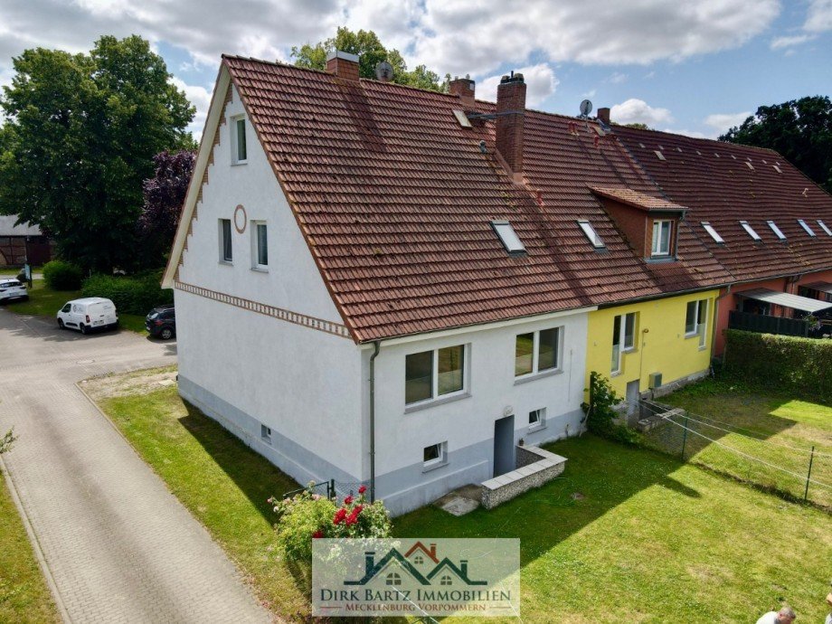R�ckseite Reihenendhaus Deyelsdorf-Bassendorf