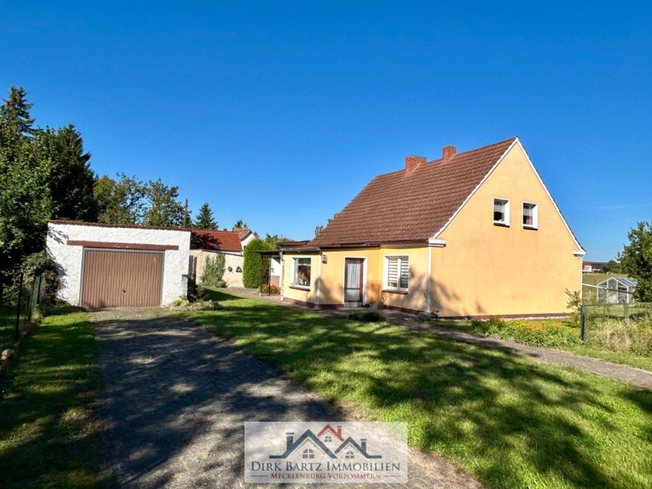 Ansicht von der Stra�e Einfamilienhaus Loitz