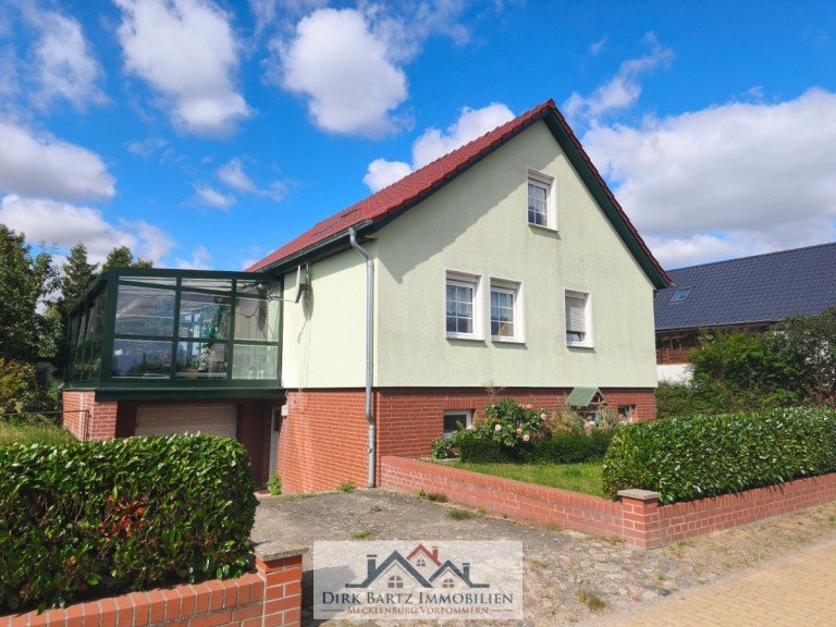 Stra�enseite Dargun Einfamilienhaus Viel Platz und Potenzial ? Einfamilienhaus mit gro�em Wintergarten in Dargun