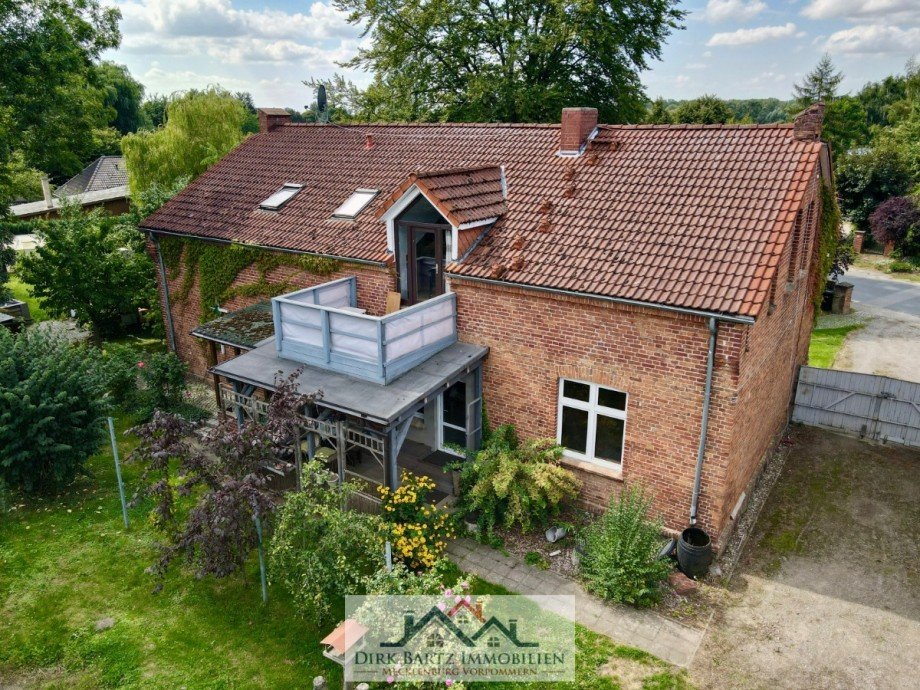 R�ckseite Zweifamilienhaus Sch�nfeld