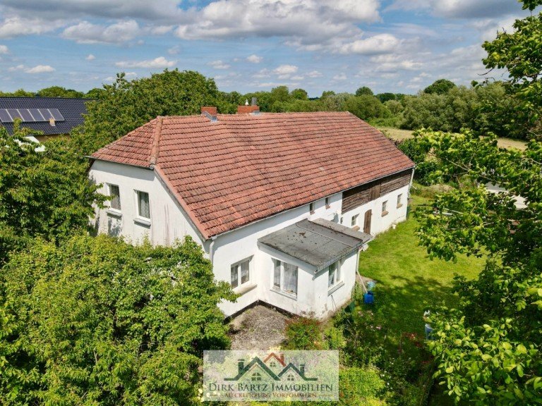 dji_fly_20260618_150100_869_1781787702180_photo Beggerow Bauernhaus Bauernhaus mit Stallteil im Demminer Umland zu verkaufen.