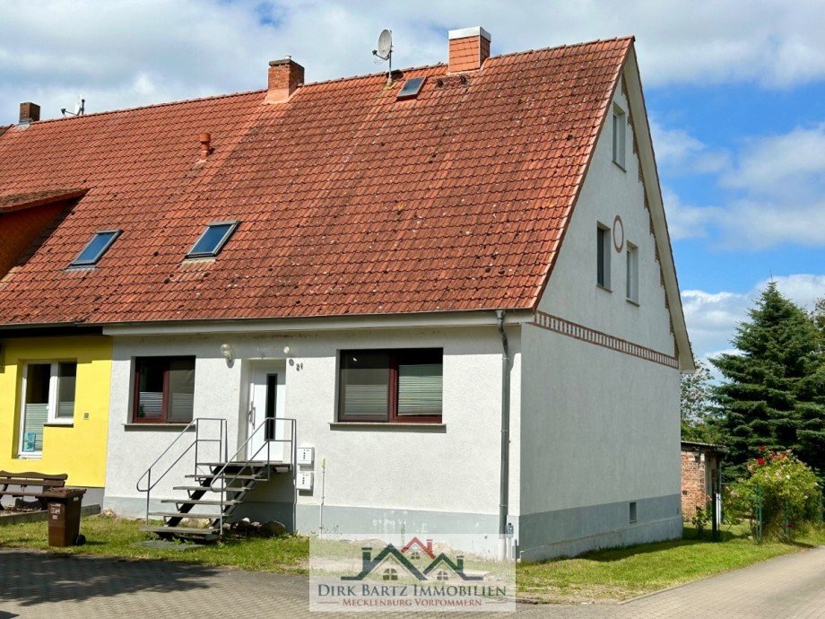 Haupteingang Reihenendhaus Deyelsdorf-Bassendorf