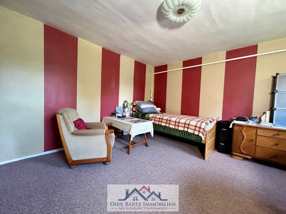 Schlafzimmer 1 EG Einfamilienhaus 17111