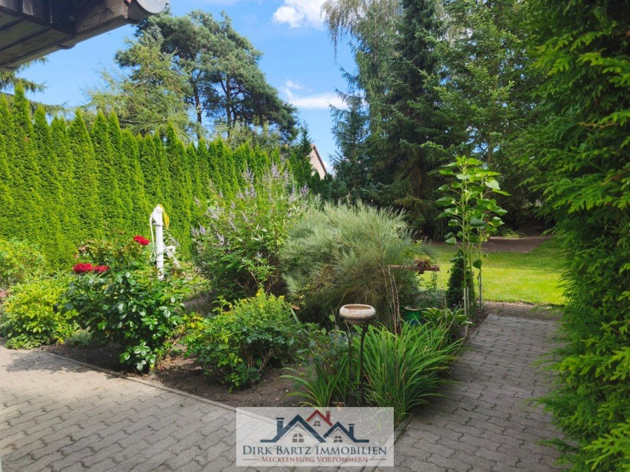 Gartenansicht 3 Doppelhaush�lfte Verchen
