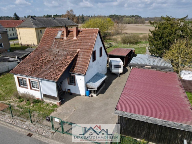 dji_fly_20260415_120122_754_1776247466670_photo Kletzin Einfamilienhaus Einfamilienhaus mit gro�em Grundst�ck in ruhiger Lage!!